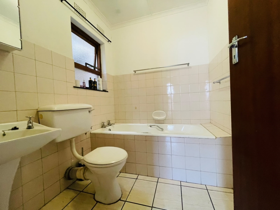 6 Bedroom Property for Sale in Quigney Eastern Cape